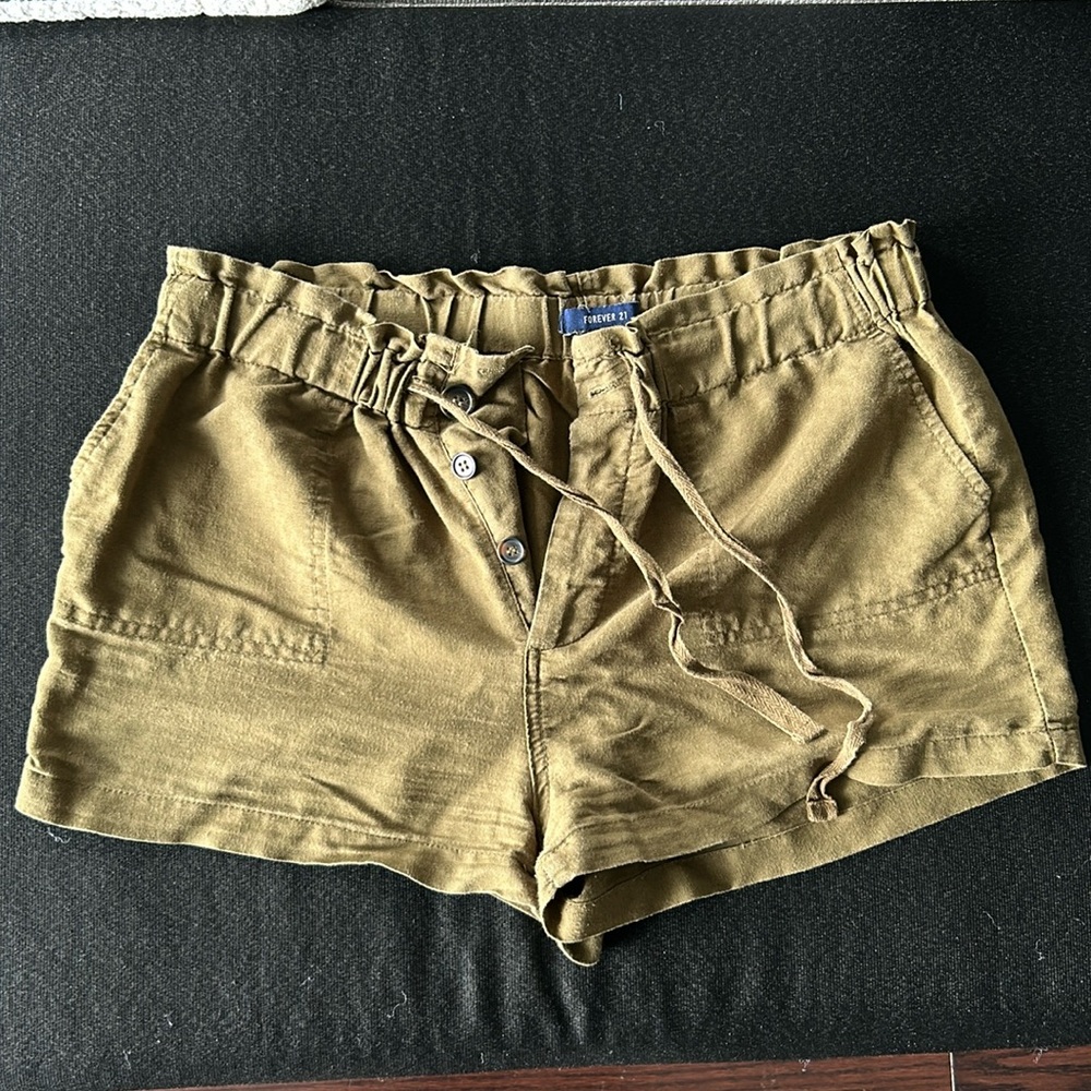 Khaki linen blend cargo shorts (L, Forever 21)